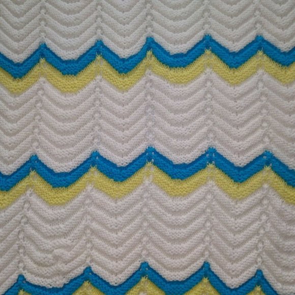 Kintted Crochet Blanket Afghan Throw Chevron Zig Zag White Blue Yellow 42" x 27" - Picture 1 of 3
